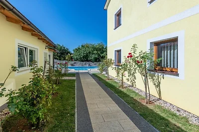 Apartamento vacacional en Labin con piscina.