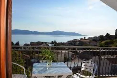 Two Bedroom Apartment with Terrace and Sea Vi...