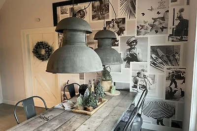 Wunderschönes Chalet am Flussufer in Cothen