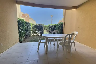 Appartement aan het strand met zwembad