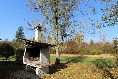 Haus zwischen dem Fluss Piave und den Dolomit...