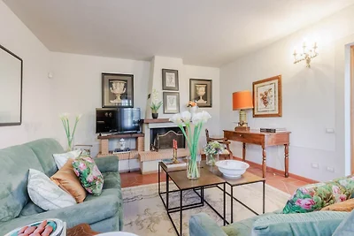 Villa nabij Lucca met wijngaardzicht