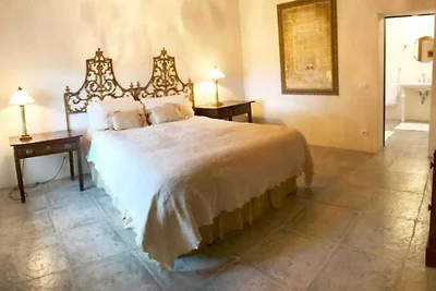 Invitante villa con giardino privato...