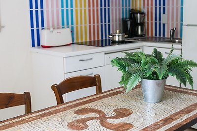 Bunte Ferienwohnung im baskischen Stil in grü...