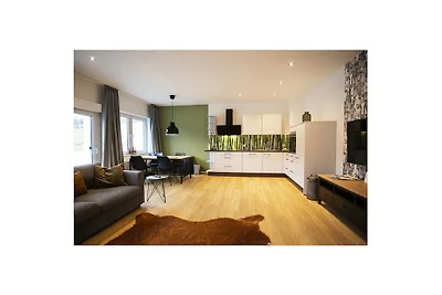 Q-Stall, Apartment 01