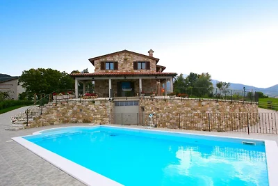 Sereen wonen in een stenen villa in Marche
