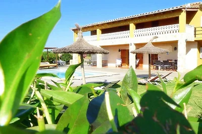 Ruime villa in Alcúdia met zwembad