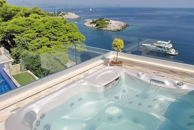 Villa Mirosa mit Balkon