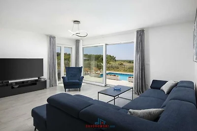 Villa in Višnjan mit Schwimmbecken