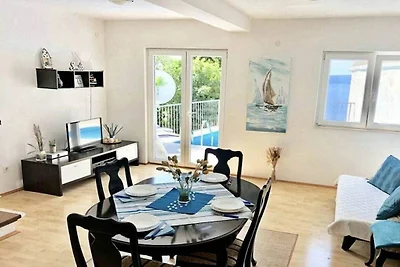 Villa in Tučepi mit Schwimmbecken