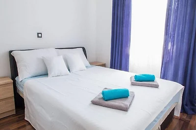 Holiday Home J&D No.3-Six Bedroom House  with...
