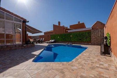 Villa mit privatem Pool und Dachterrasse