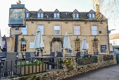 Scheune in Cotswolds mit Whirlpool & Aussicht