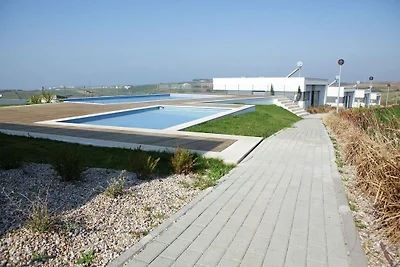 Villa moderna con bella vista, situato su un ...