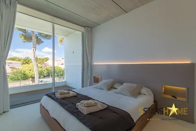 Villa am Meer mit Swimmingpool