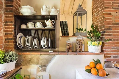 Charmantes Ferienhaus in Uzzano mit Garten