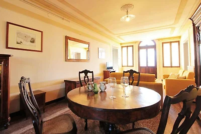 Ruim appartement in Venetiaanse villa met...