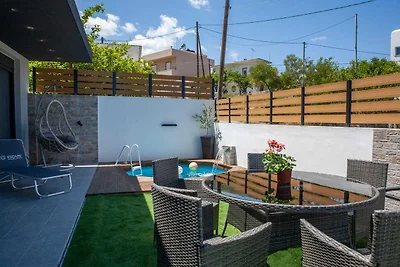 Moderne Ferienvilla für 6 Personen mit Pool