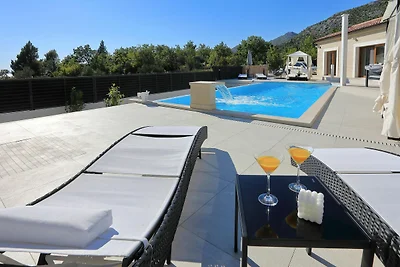 Wunderschöne Villa mit Pool