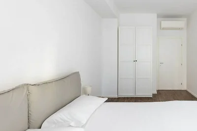 Largo Molina - Interno 1