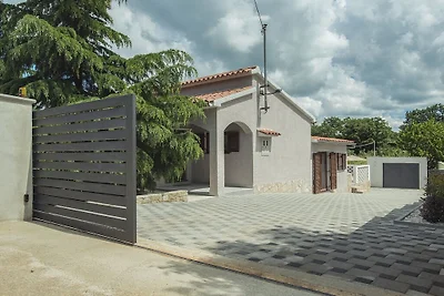 Villa in Kužinići mit Schwimmbecken