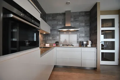 Moderne Wohnung mit Balkon
