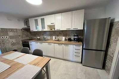 Elegant Lovran Apartment with Garden - Two Be...