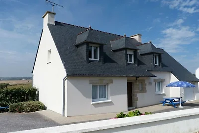 Ferienhaus in Esquibien mit Terrasse