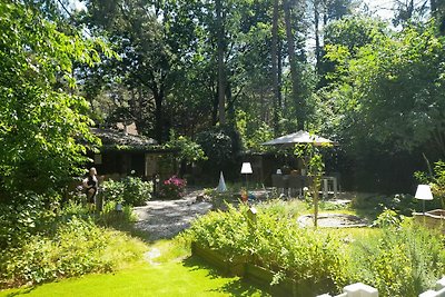 Chalet in una riserva naturale con giardino