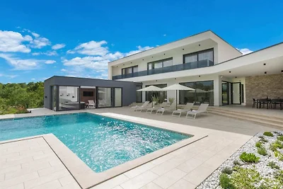 Villa in Tinjan mit Schwimmbecken