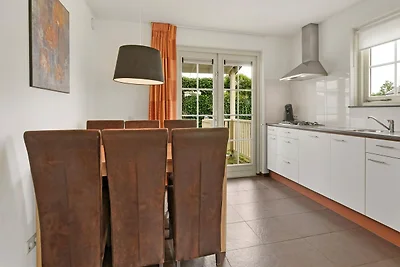 Bella casa vacanze sull'acqua con molo