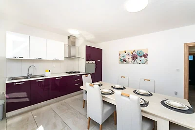 Familienvilla mit Pool in der Nähe des...