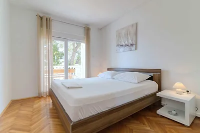 Apartment in Senj Lika-Karlovac mit Terrasse