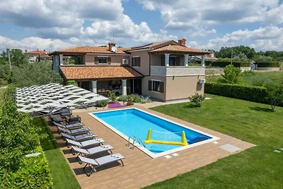 Villa in Tinjan mit Schwimmbecken