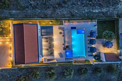 Moderne Villa mit privatem Pool