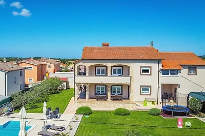 Villa in Pula mit Schwimmbecken