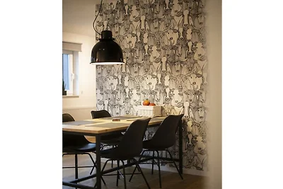 Q-Stall, Apartment 05