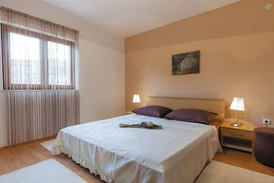 Cozy Nook Apartment Kastel Stari - Three Bedr...