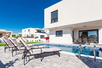 Villa in Vodice mit Schwimmbecken
