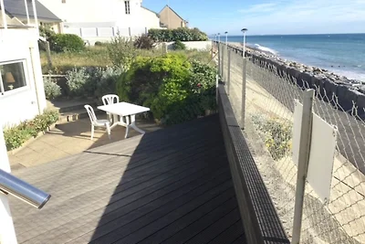 Wohnung und Blick auf den Privatstrand.