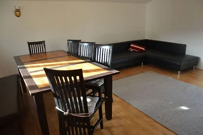 Schöne Wohnung auf einem Bauernhof im Grünen