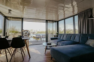 Hausboot am Hafen mit Seeblick