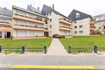 Einfaches Ferienhaus im Grandcamp mit Garten