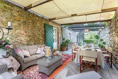 Casale in stile toscano a Capannori