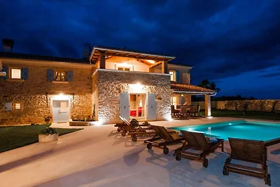 Villa in Krmed mit Schwimmbecken
