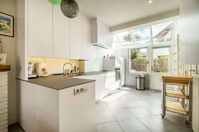 Huis in Koksijde bij Zee en Winkels