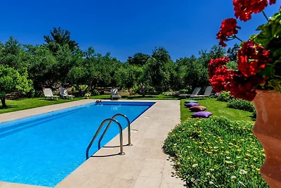 Spacious Family Villa near Beach