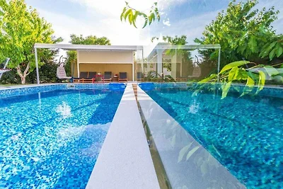 Villa in Poljica Brig mit Schwimmbecken