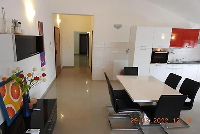 Expansive Ciovo Apartment with Sea-Views, Bal...