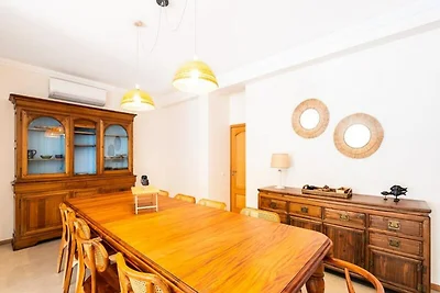 Villa in Gale met zwembad vlakbij Gale Beach